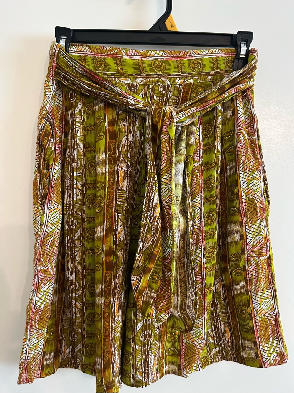 💜3 for $25💜 Hawaiian Tiki style vintage shorts, medium